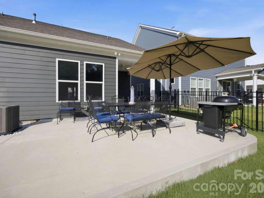131 Reids Cove Drive, Mooresville, NC 28117.  MLS# CAR4348972, YatesRealty ID 14834. 