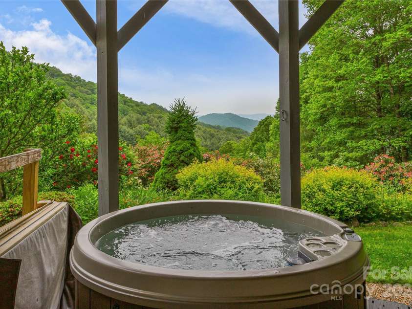 283 Grapevine Cove, Waynesville, NC 28785.  MLS# CAR4260835, YatesRealty ID 14836. 