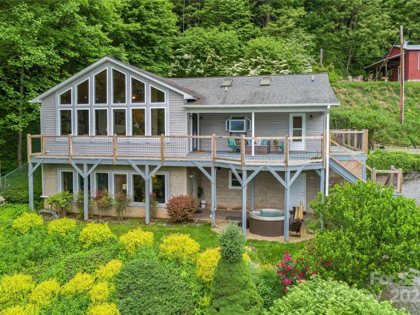 283 Grapevine Cove, Waynesville, NC 28785.  MLS# CAR4260835, YatesRealty ID 14836. 