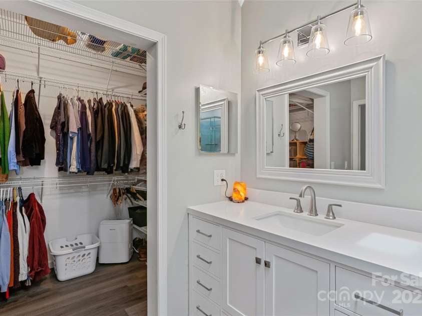 283 Grapevine Cove, Waynesville, NC 28785.  MLS# CAR4260835, YatesRealty ID 14836. Large WIC in primary bedroom