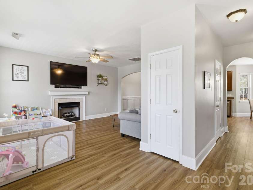 114 Riverton Drive, Statesville, NC 28625.  MLS# CAR4358549, YatesRealty ID 14838. 