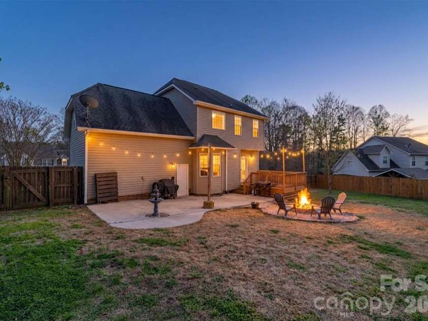 114 Riverton Drive, Statesville, NC 28625.  MLS# CAR4358549, YatesRealty ID 14838. 
