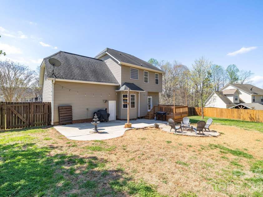 114 Riverton Drive, Statesville, NC 28625.  MLS# CAR4358549, YatesRealty ID 14838. 