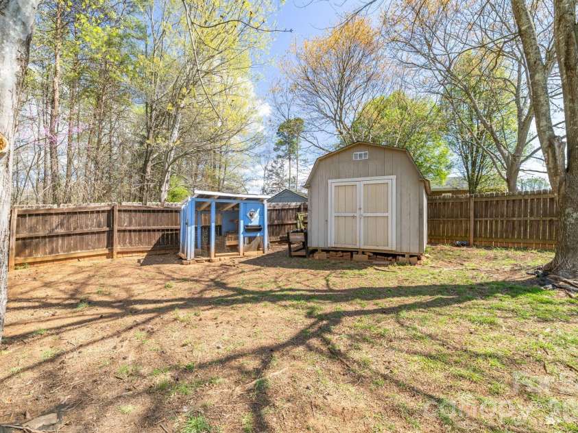 114 Riverton Drive, Statesville, NC 28625.  MLS# CAR4358549, YatesRealty ID 14838. 