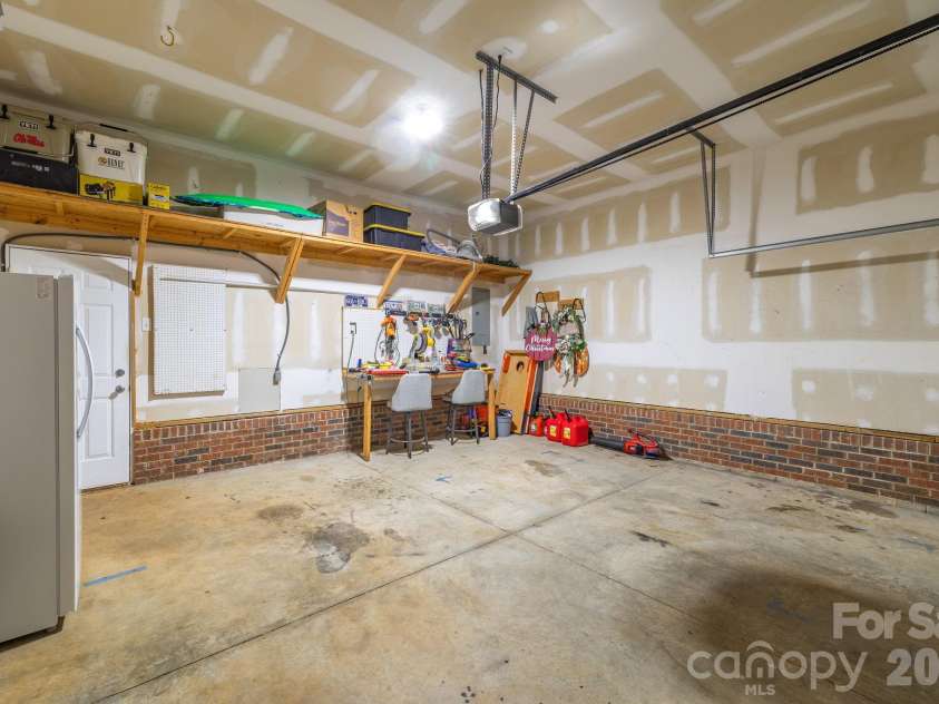 114 Riverton Drive, Statesville, NC 28625.  MLS# CAR4358549, YatesRealty ID 14838. 