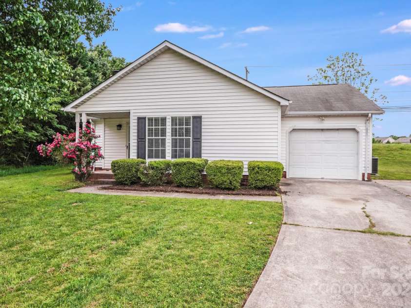 4227 Coopersdale Road, Charlotte, NC 28273.  MLS# CAR4250233, YatesRealty ID 14838. 