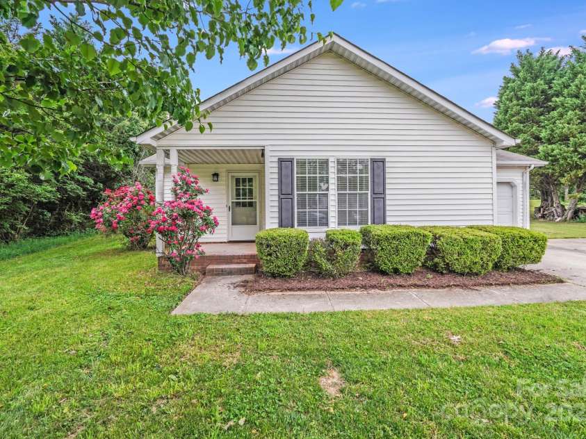 4227 Coopersdale Road, Charlotte, NC 28273.  MLS# CAR4250233, YatesRealty ID 14838. 