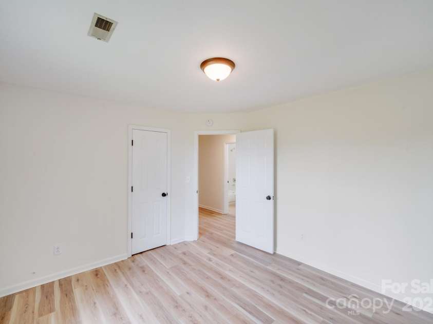4227 Coopersdale Road, Charlotte, NC 28273.  MLS# CAR4250233, YatesRealty ID 14838. 