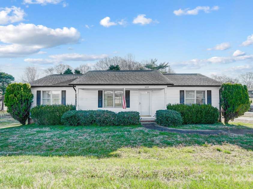 1022 Kannapolis Parkway, Concord, NC 28027.  MLS# CAR4228750, YatesRealty ID 14839. 