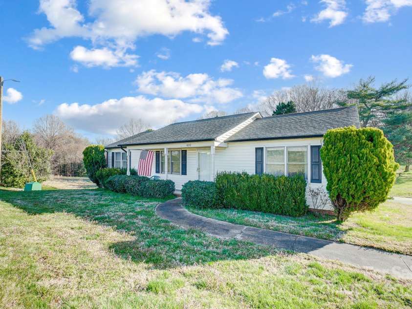 1022 Kannapolis Parkway, Concord, NC 28027.  MLS# CAR4228750, YatesRealty ID 14839. 