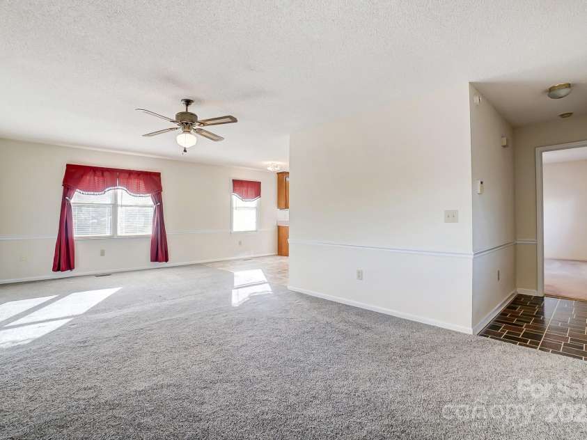 1022 Kannapolis Parkway, Concord, NC 28027.  MLS# CAR4228750, YatesRealty ID 14839. 