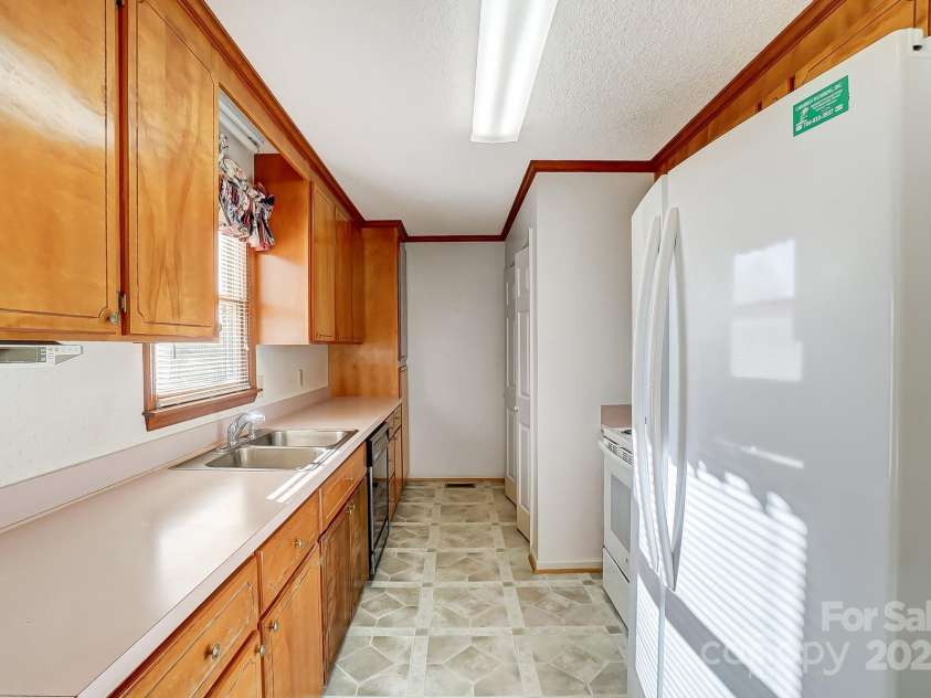 1022 Kannapolis Parkway, Concord, NC 28027.  MLS# CAR4228750, YatesRealty ID 14839. 