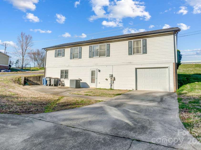 1022 Kannapolis Parkway, Concord, NC 28027.  MLS# CAR4228750, YatesRealty ID 14839. 