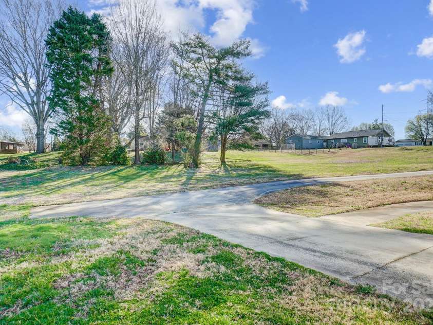 1022 Kannapolis Parkway, Concord, NC 28027.  MLS# CAR4228750, YatesRealty ID 14839. 