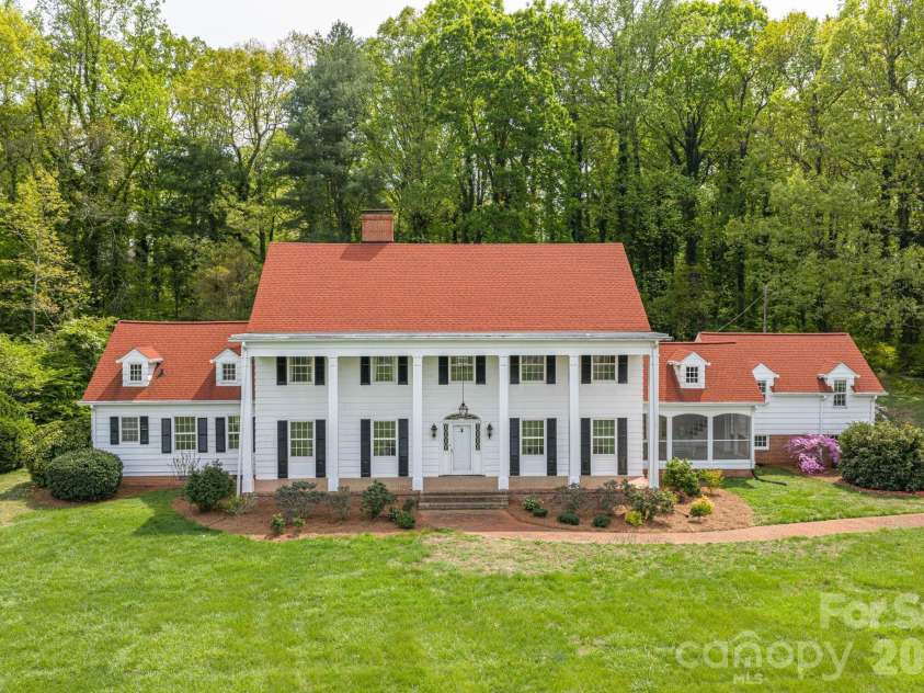 1233 General Hoke Drive, Lincolnton, NC 28092.  MLS# CAR4367723, YatesRealty ID 14839. 