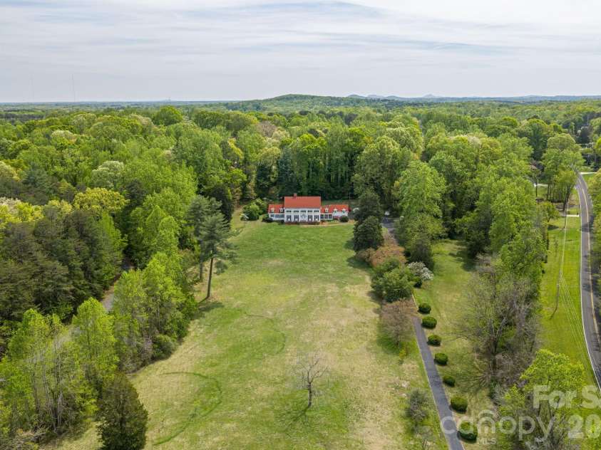 1233 General Hoke Drive, Lincolnton, NC 28092.  MLS# CAR4367723, YatesRealty ID 14839. 