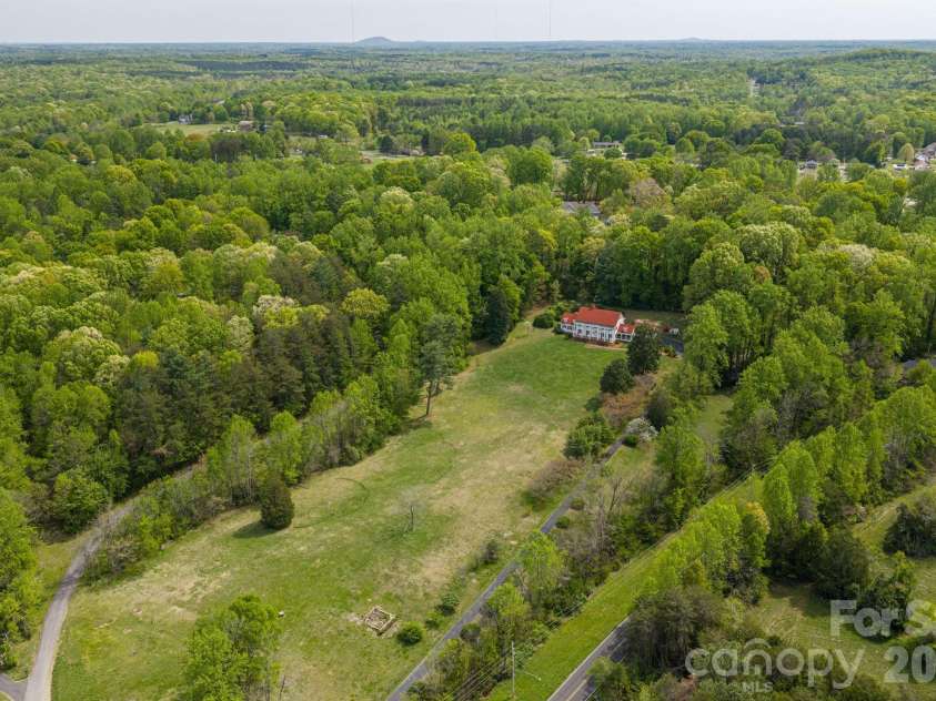 1233 General Hoke Drive, Lincolnton, NC 28092.  MLS# CAR4367723, YatesRealty ID 14839. 