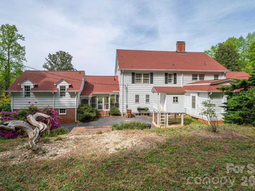 1233 General Hoke Drive, Lincolnton, NC 28092.  MLS# CAR4367723, YatesRealty ID 14839. 
