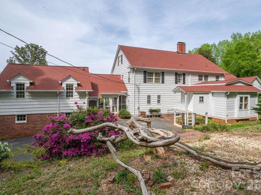 1233 General Hoke Drive, Lincolnton, NC 28092.  MLS# CAR4367723, YatesRealty ID 14839. 