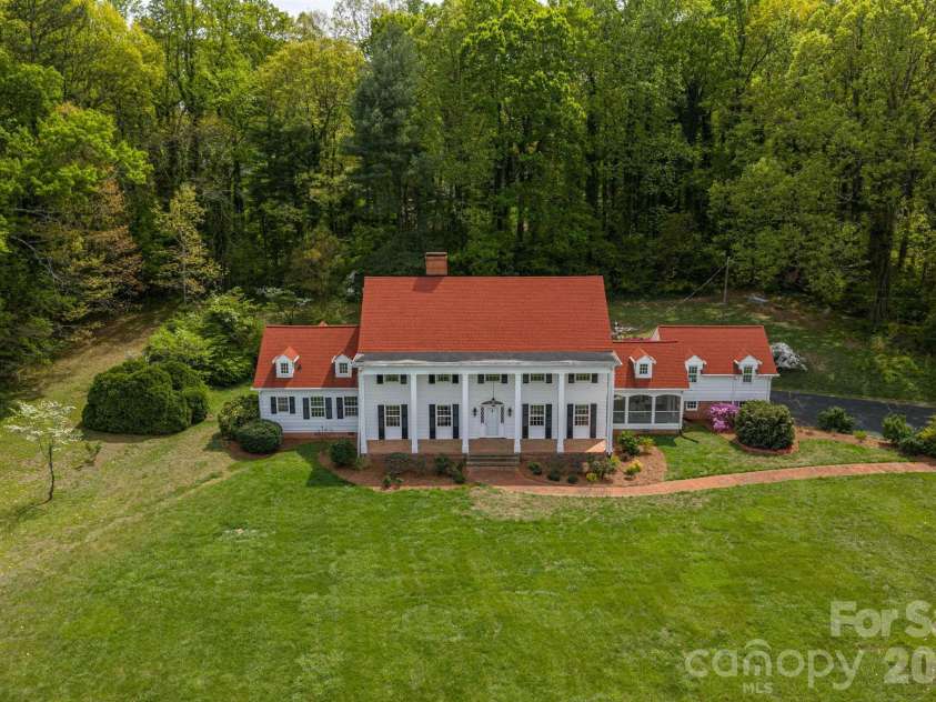 1233 General Hoke Drive, Lincolnton, NC 28092.  MLS# CAR4367723, YatesRealty ID 14839. 