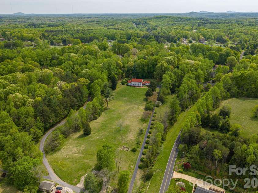 1233 General Hoke Drive, Lincolnton, NC 28092.  MLS# CAR4367723, YatesRealty ID 14839. 