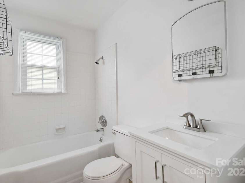 343 Wakefield Drive, Charlotte, NC 28209.  MLS# CAR4291383, YatesRealty ID 14840. 