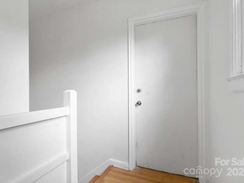 343 Wakefield Drive, Charlotte, NC 28209.  MLS# CAR4291383, YatesRealty ID 14840. 