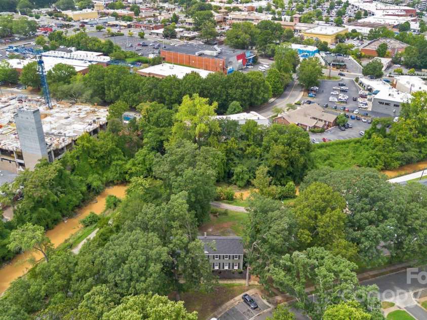 343 Wakefield Drive, Charlotte, NC 28209.  MLS# CAR4291383, YatesRealty ID 14840. 