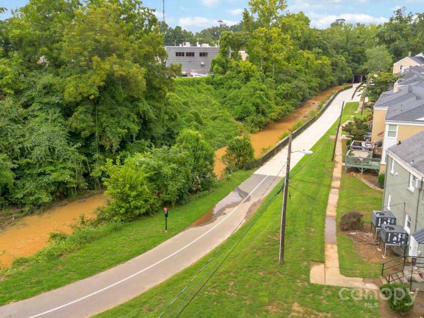 343 Wakefield Drive, Charlotte, NC 28209.  MLS# CAR4291383, YatesRealty ID 14840. 