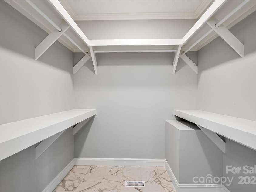 1356 Brightwater Drive, Hendersonville, NC 28739.  MLS# CAR4242323, YatesRealty ID 14842. Primary walk-in closet