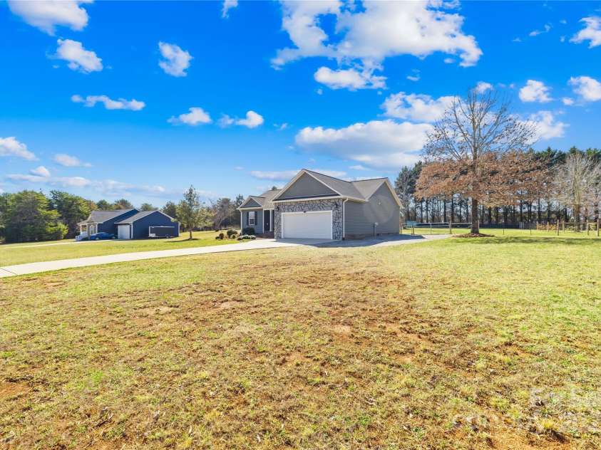1429 Scotts Creek Road, Statesville, NC 28625.  MLS# CAR4233468, YatesRealty ID 14843. 