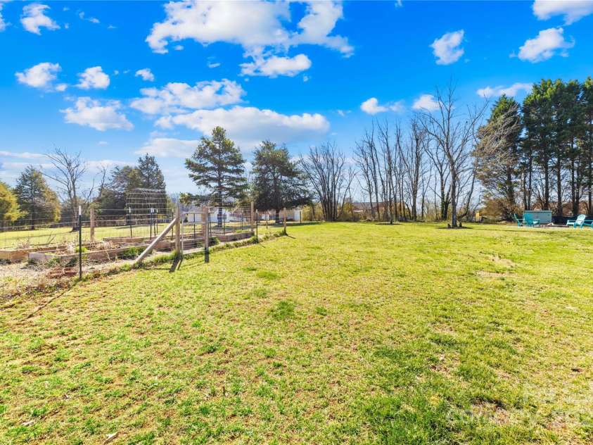 1429 Scotts Creek Road, Statesville, NC 28625.  MLS# CAR4233468, YatesRealty ID 14843. 