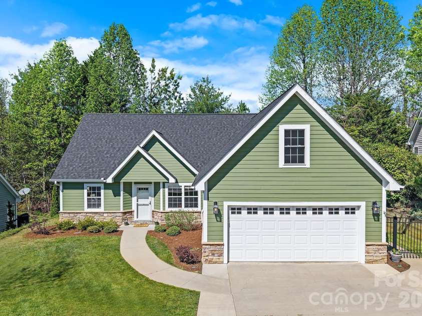 82 Grove End Road, Fletcher, NC 28732.  MLS# CAR4372238, YatesRealty ID 14843. 