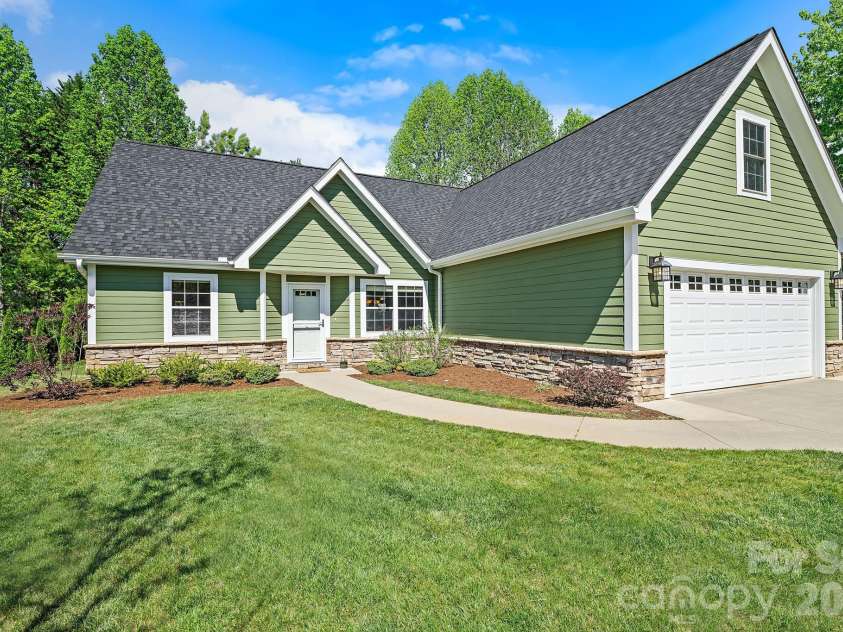 82 Grove End Road, Fletcher, NC 28732.  MLS# CAR4372238, YatesRealty ID 14843. 