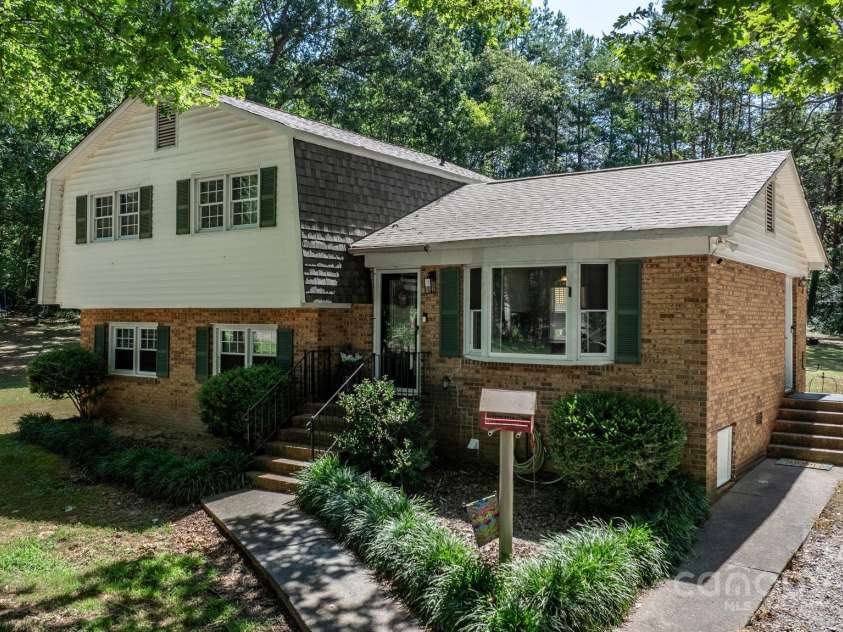 4603 Oakwood Circle, Gastonia, NC 28056.  MLS# CAR4284974, YatesRealty ID 14844. 