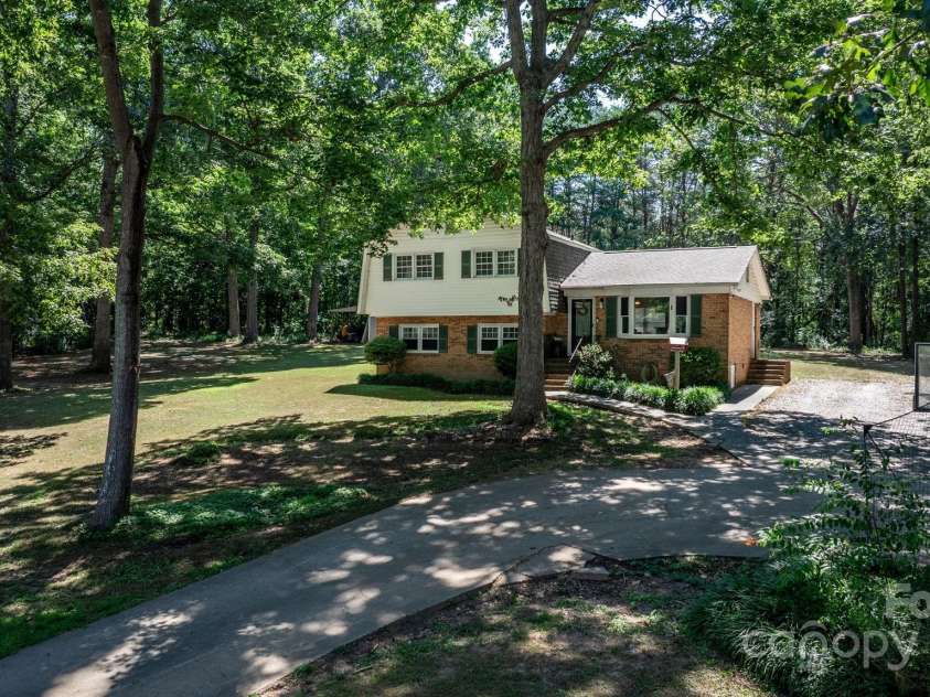 4603 Oakwood Circle, Gastonia, NC 28056.  MLS# CAR4284974, YatesRealty ID 14844. 