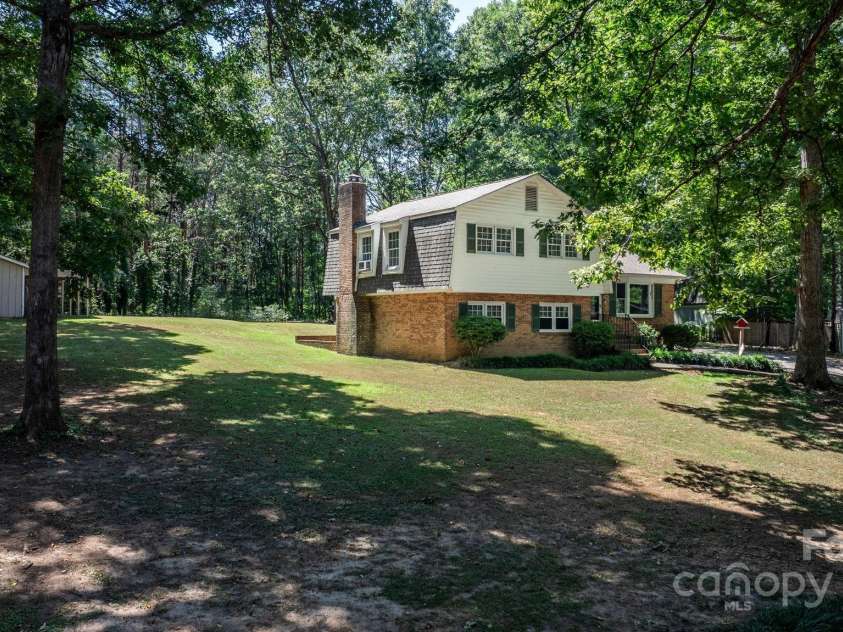 4603 Oakwood Circle, Gastonia, NC 28056.  MLS# CAR4284974, YatesRealty ID 14844. 