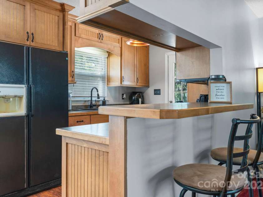 4603 Oakwood Circle, Gastonia, NC 28056.  MLS# CAR4284974, YatesRealty ID 14844. 