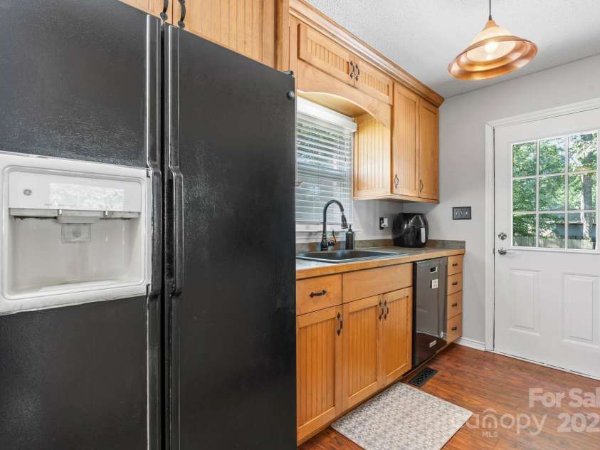 4603 Oakwood Circle, Gastonia, NC 28056.  MLS# CAR4284974, YatesRealty ID 14844. 