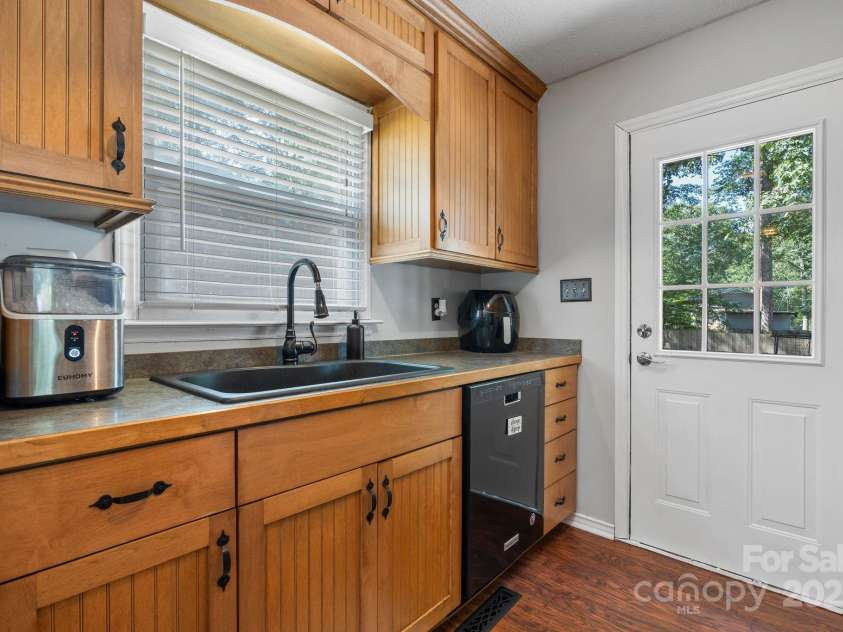 4603 Oakwood Circle, Gastonia, NC 28056.  MLS# CAR4284974, YatesRealty ID 14844. 