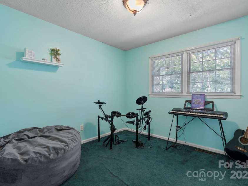 4603 Oakwood Circle, Gastonia, NC 28056.  MLS# CAR4284974, YatesRealty ID 14844. 