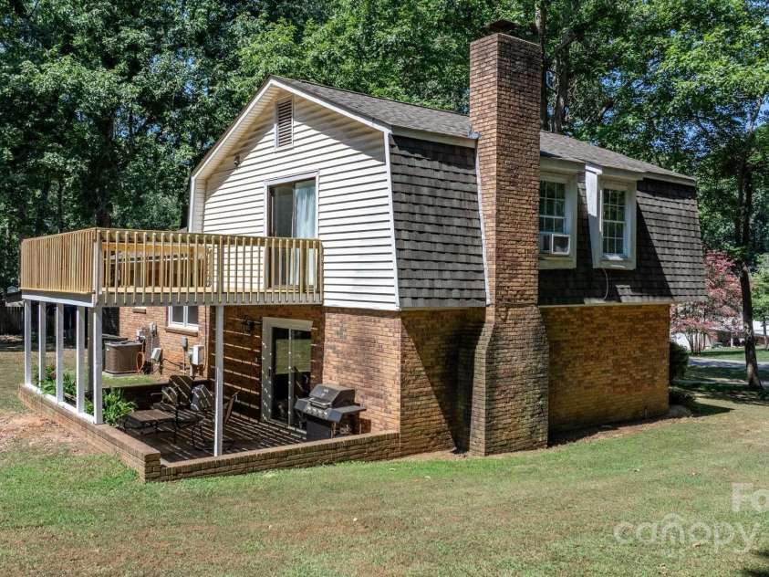 4603 Oakwood Circle, Gastonia, NC 28056.  MLS# CAR4284974, YatesRealty ID 14844. 