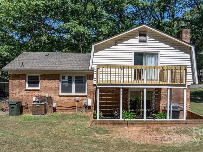 4603 Oakwood Circle, Gastonia, NC 28056.  MLS# CAR4284974, YatesRealty ID 14844. 
