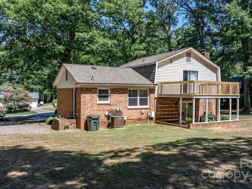 4603 Oakwood Circle, Gastonia, NC 28056.  MLS# CAR4284974, YatesRealty ID 14844. 