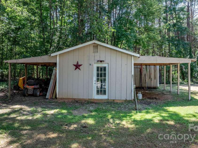 4603 Oakwood Circle, Gastonia, NC 28056.  MLS# CAR4284974, YatesRealty ID 14844. 
