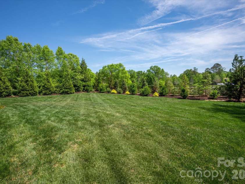 8008 Skye Lochs Drive, Waxhaw, NC 28173.  MLS# CAR4367926, YatesRealty ID 14845. 