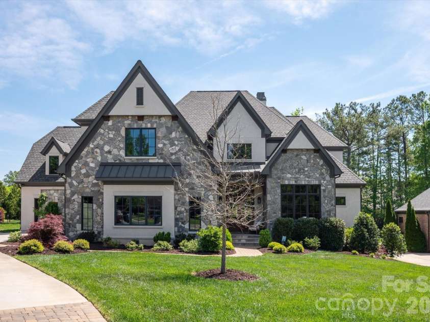 8008 Skye Lochs Drive, Waxhaw, NC 28173.  MLS# CAR4367926, YatesRealty ID 14845. 