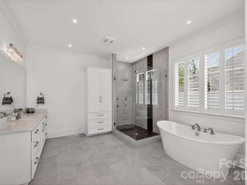 8008 Skye Lochs Drive, Waxhaw, NC 28173.  MLS# CAR4367926, YatesRealty ID 14845. Primary Bathroom