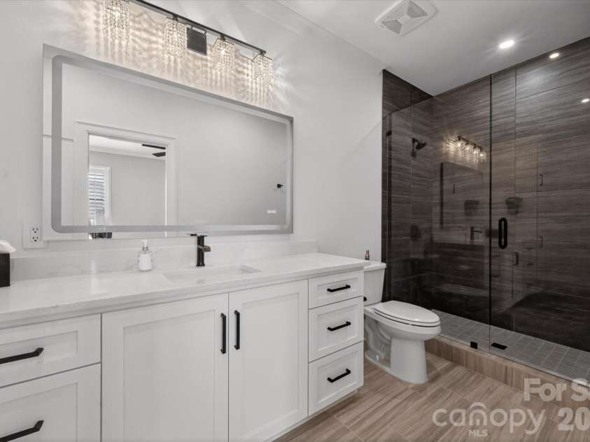 8008 Skye Lochs Drive, Waxhaw, NC 28173.  MLS# CAR4367926, YatesRealty ID 14845. Upper Level Bathroom