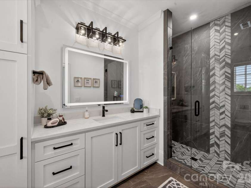 8008 Skye Lochs Drive, Waxhaw, NC 28173.  MLS# CAR4367926, YatesRealty ID 14845. Upper Level Bathroom